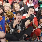 エズラ・ミラーがDCコスプレイベントに登場、ファンへ「僕たちはもう家族」