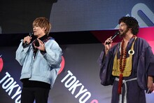 左から藤田富、市原隼人。