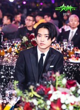 IQIYI授賞式に出席した山崎賢人。