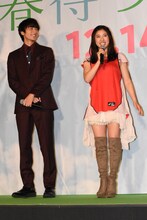 左から小関裕太、土屋太鳳。