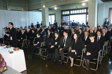 赤木春恵の告別式の様子。