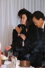 長山藍子（中央）