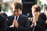 左から太川陽介、沢田亜矢子。