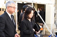 長山藍子（右）