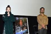 左から趣里、関根光才。