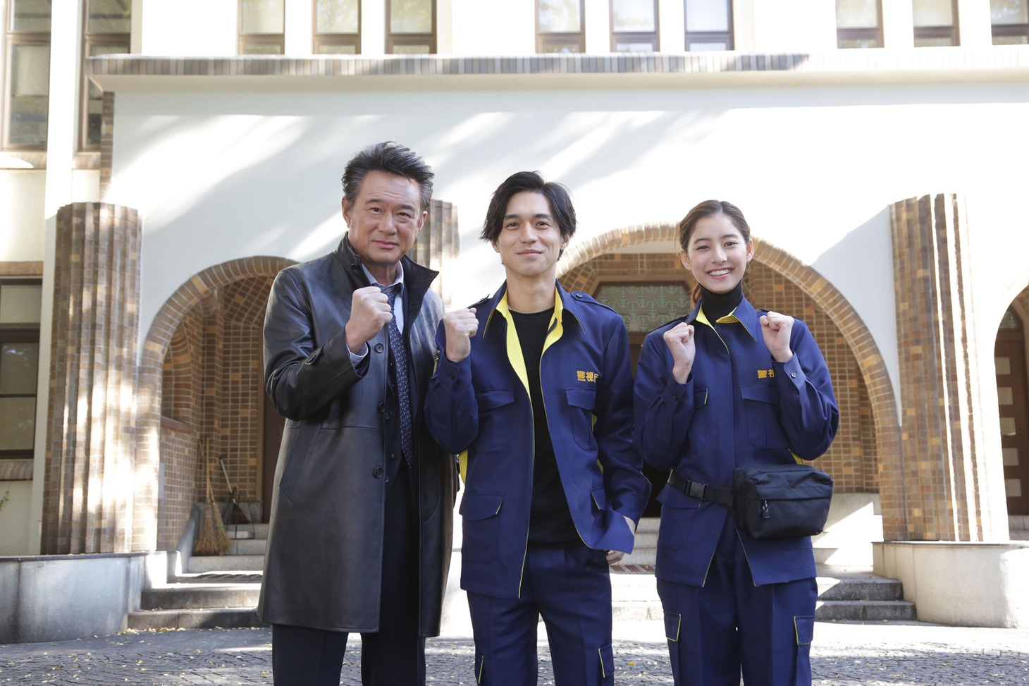 「トレース～科捜研の男～」クランクインの様子。左から船越英一郎、錦戸亮、新木優子。