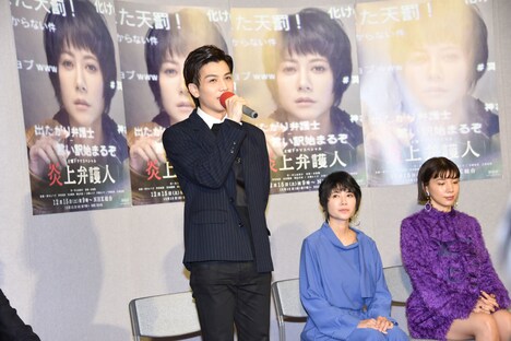 「炎上弁護人」会見の様子。