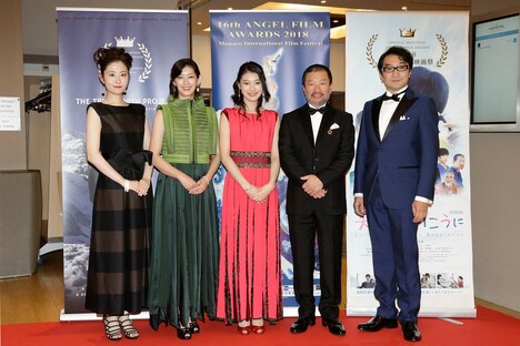 左から濱田英里、佐藤藍子、安田聖愛、木村祐一、池田鉄洋。