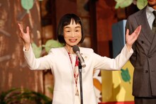 「リーガルV～元弁護士・小鳥遊翔子～」より、どんぐり演じる丸山珠美。