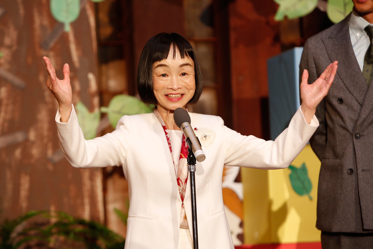 「リーガルV～元弁護士・小鳥遊翔子～」より、どんぐり演じる丸山珠美。