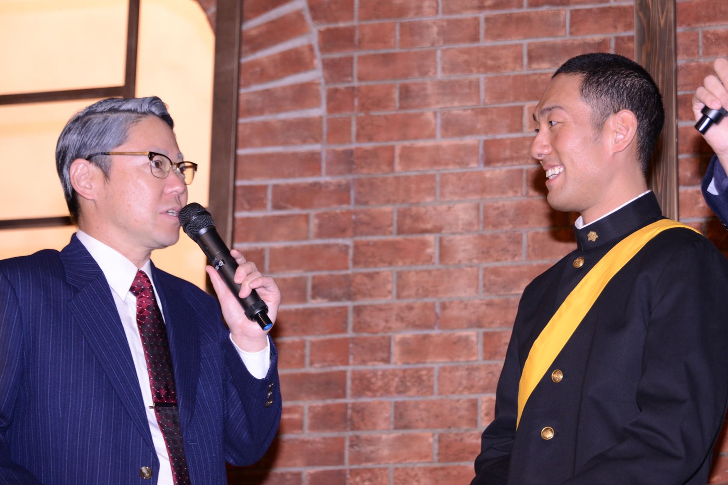 左から阿部サダヲ、中村勘九郎。