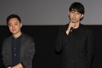 左からブー・ユンファン（左）、東出昌大（右）。