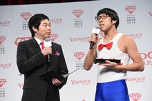 左から今田耕司、ひょっこりはん。