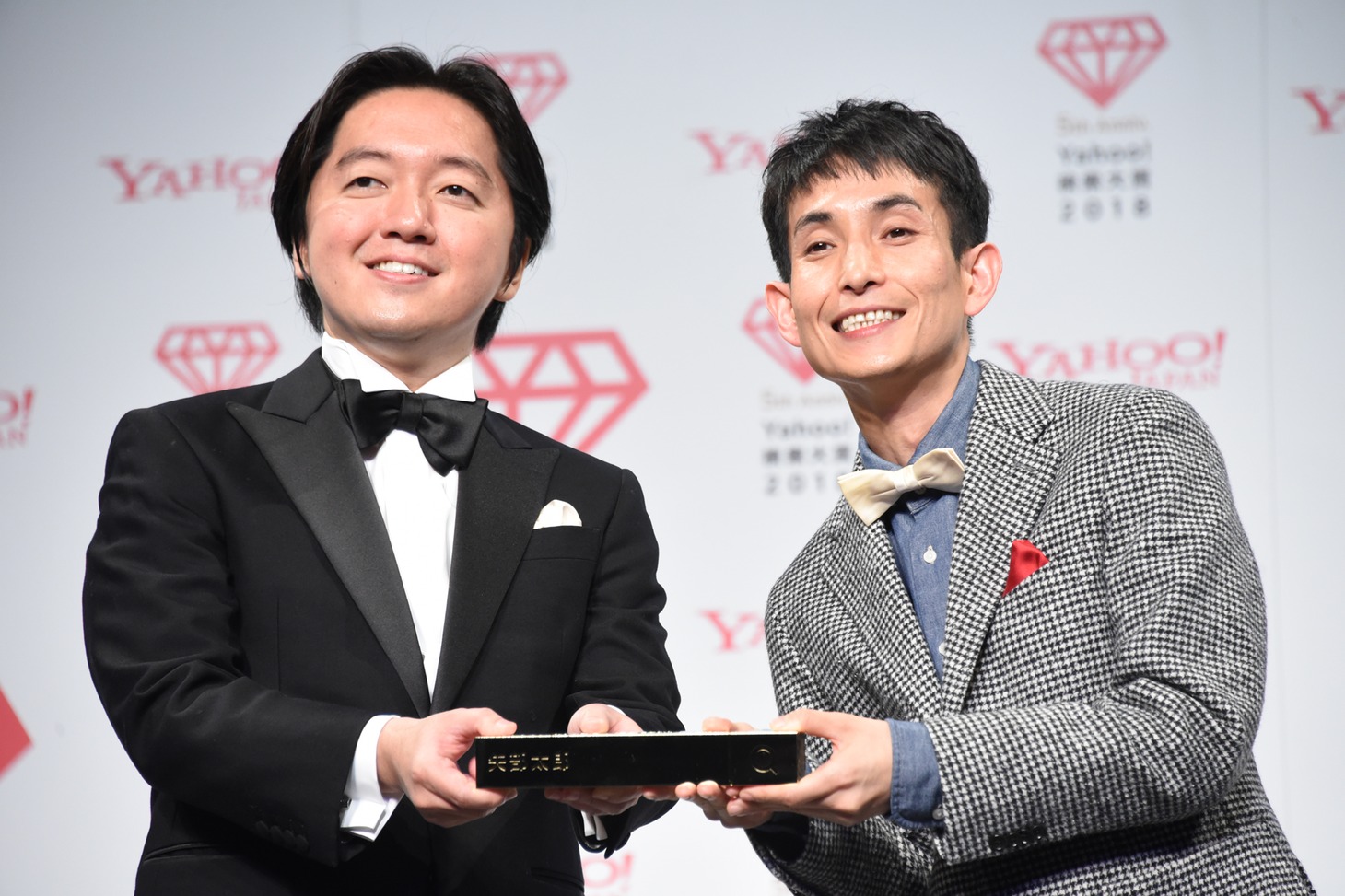 （左から）ヤフーの宮澤弦氏、カラテカ矢部。