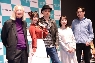 「緊急検証！THE MOVIE」完成披露上映会にて、左から康芳夫、上坂すみれ、大槻ケンヂ、辛酸なめ子、吉田悠軌。