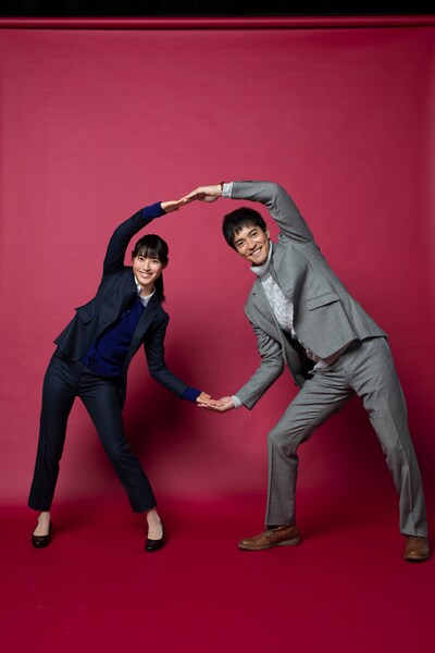 左から瀧本美織、沢村一樹。