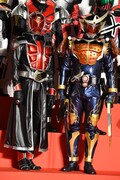 前列左から仮面ライダーウィザード、仮面ライダー鎧武。