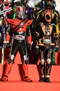 前列左から仮面ライダードライブ、仮面ライダーゴースト。