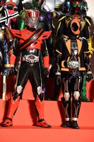 前列左から仮面ライダードライブ、仮面ライダーゴースト。