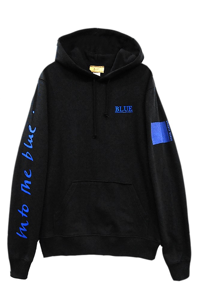 「BLUE」フーディ（税込9504円）