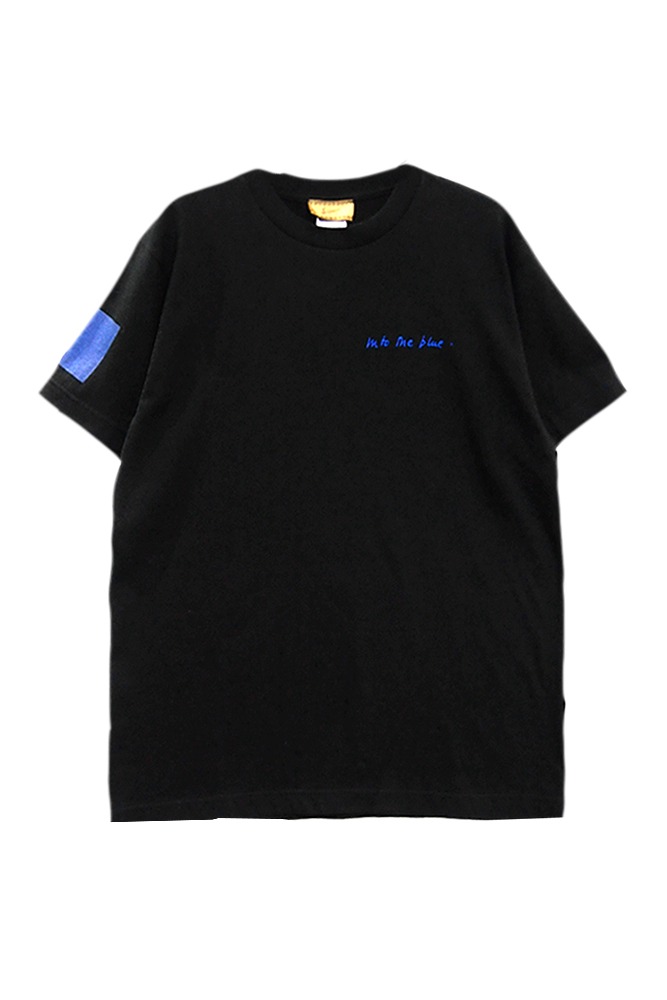 「into the blue」刺繍Tシャツ（税込5184円）