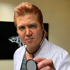 竹内力、初冠番組「Dr.リキが行く!」でシニア層の性や健康の悩みに“処方”