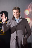 レッドカーペットイベントに参加したブラッドリー・クーパー。