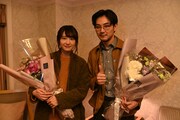 左から新垣結衣、松田龍平。