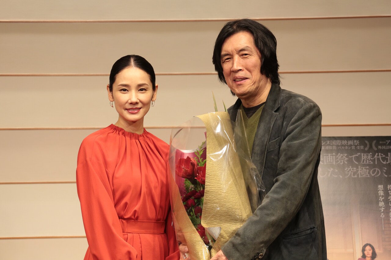「バーニング」イ・チャンドン来日、「ハナレイ・ベイ」で主演務めた吉田羊と対面