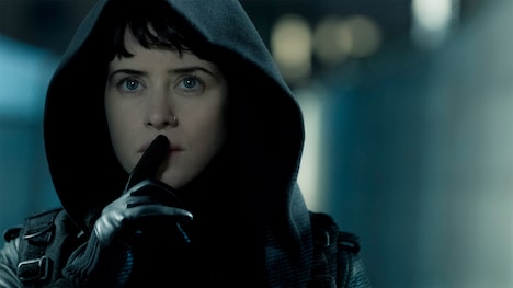 クレア・フォイ演じる新生“ドラゴン・タトゥーの女”を捉えた場面写真が公開