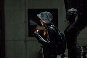 「蜘蛛の巣を払う女」新場面写真