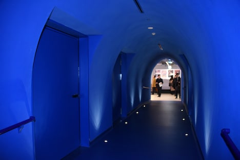 スタッフの間では「青の洞窟」と呼ばれている通路。