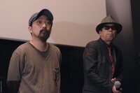 左から山下敦弘、矢崎仁司。