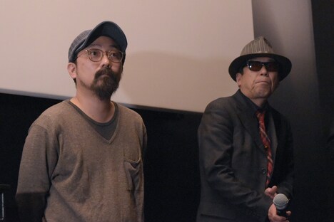 左から山下敦弘、矢崎仁司。