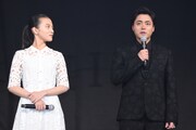 左から清原果耶、山田孝之。