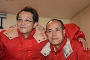 左から緋田康人、田中要次。