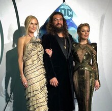 左からニコール・キッドマン、ジェイソン・モモア、アンバー・ハード。