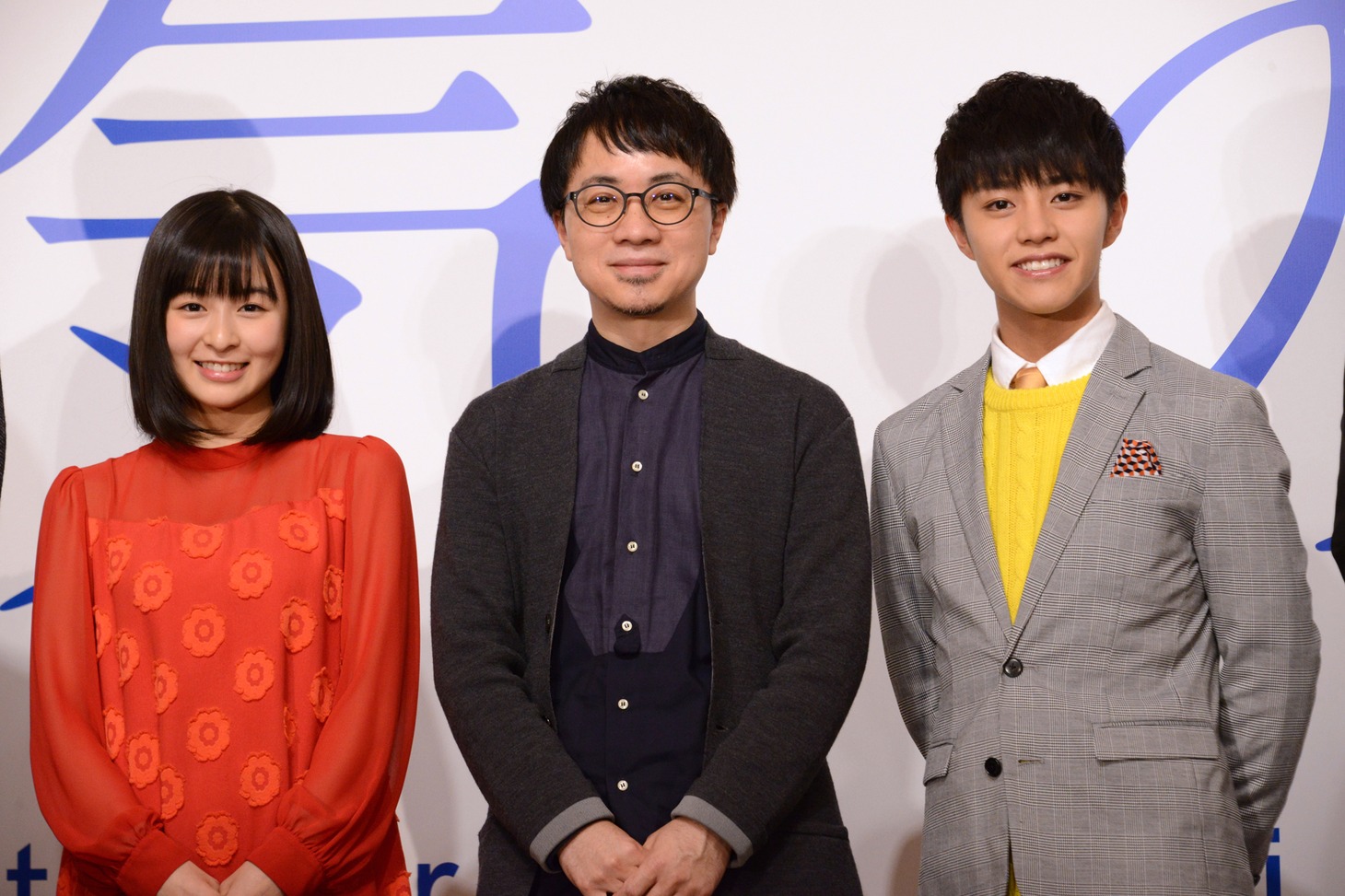 「天気の子」製作発表記者会見の様子。左から森七菜、新海誠、醍醐虎汰朗。