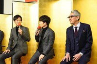 脚本担当の宮藤官九郎に「童貞という設定に変えられるのでは」と警戒する松坂桃李（左）と星野源（中央）。