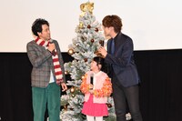 左から大泉洋、横溝菜帆、宮野真守。