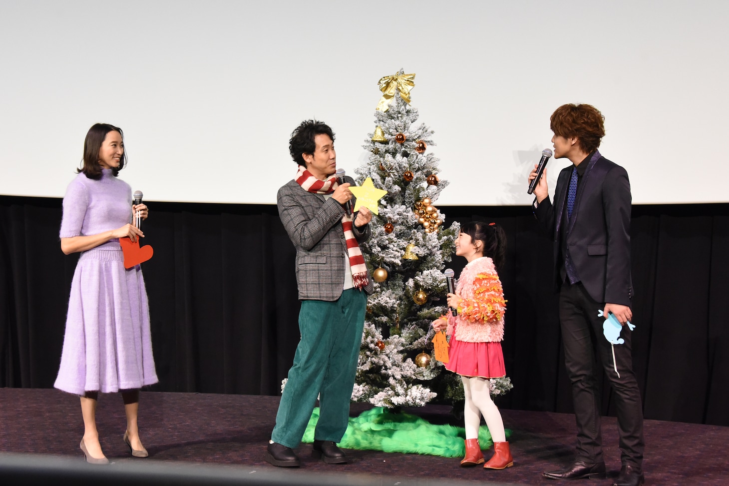 「グリンチ」初日舞台挨拶の様子。