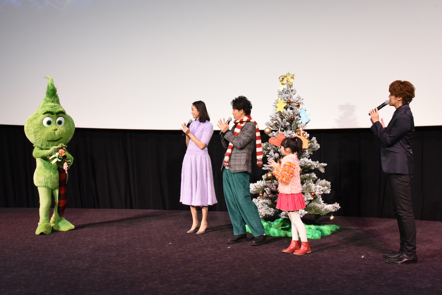 「グリンチ」初日舞台挨拶の様子。