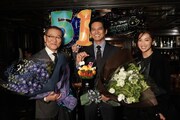 左から國村隼、織田裕二、中村アン。