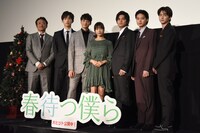 「春待つ僕ら」公開“Anniversary”舞台挨拶の様子。左から平川雄一朗、杉野遥亮、小関裕太、土屋太鳳、北村匠海、磯村勇斗、稲葉友。