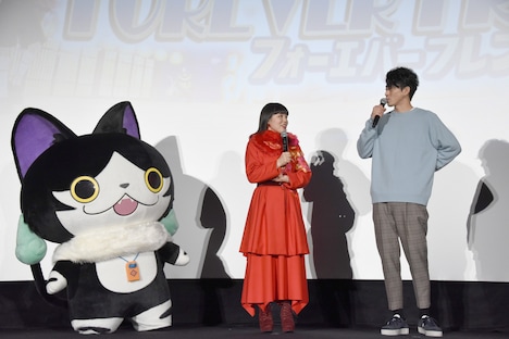 「映画 妖怪ウォッチ FOREVER FRIENDS」公開記念舞台挨拶の様子。