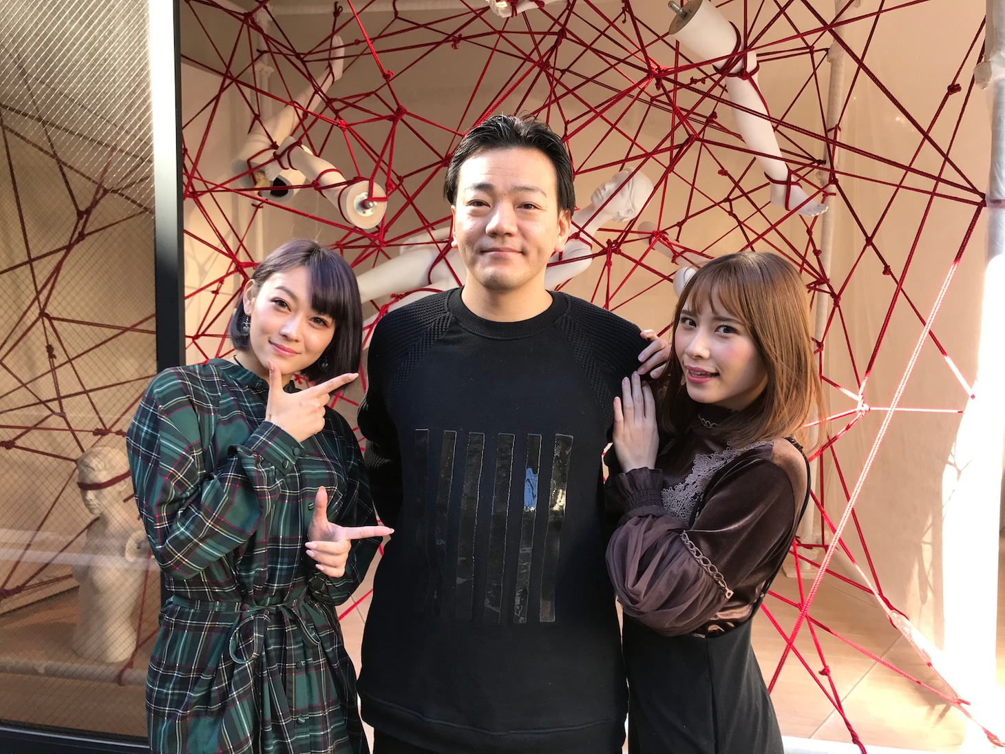 12月14日に行われた会見の様子。左から西野翔、HajimeKinoko、花咲いあん。