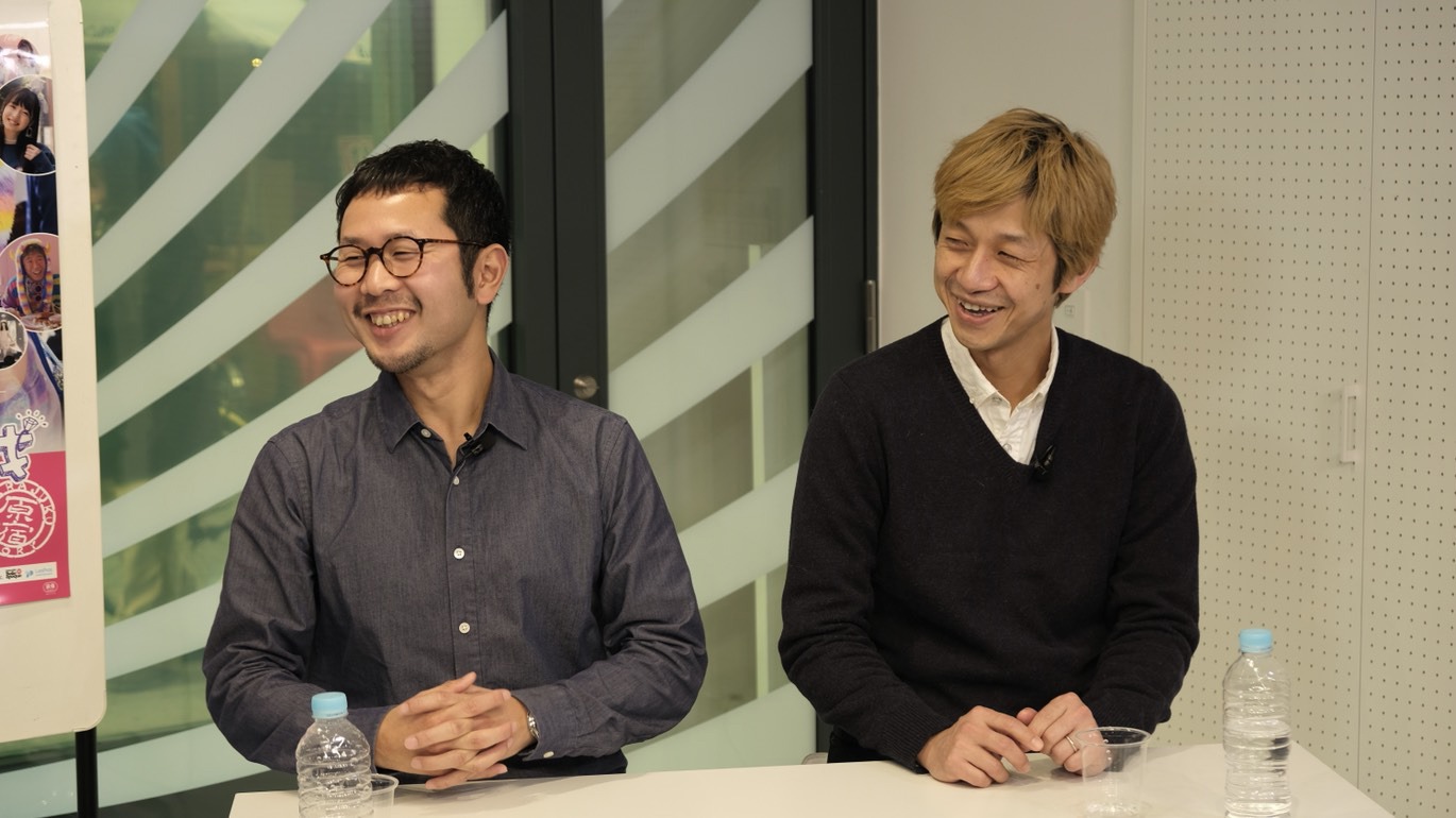 左から進藤丈広、深川栄洋。