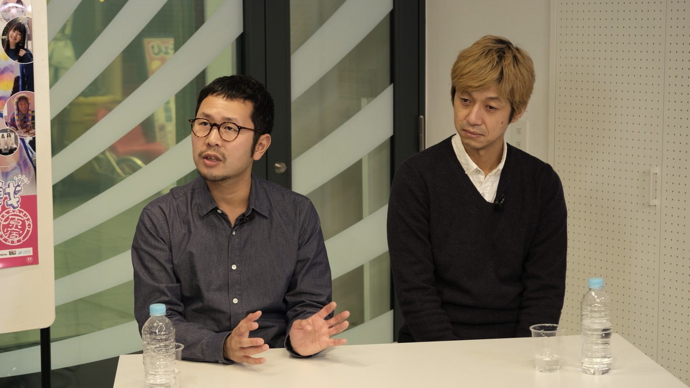 左から進藤丈広、深川栄洋。