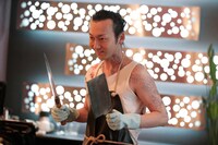 「LOVEHOTELに於ける情事とPLANの涯て」新場面写真。波岡一喜演じるウォン。