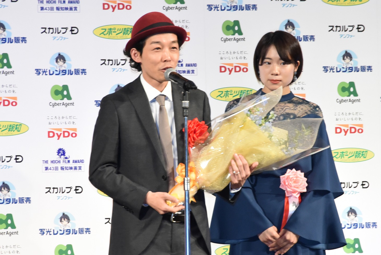 左から上田慎一郎、真魚。